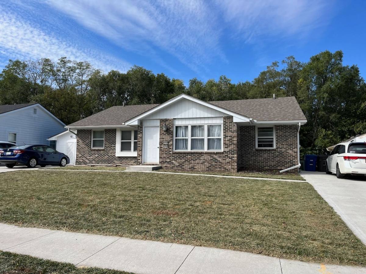 Townhouse for rent at 4306 50th St, Des Moines, IA 50310