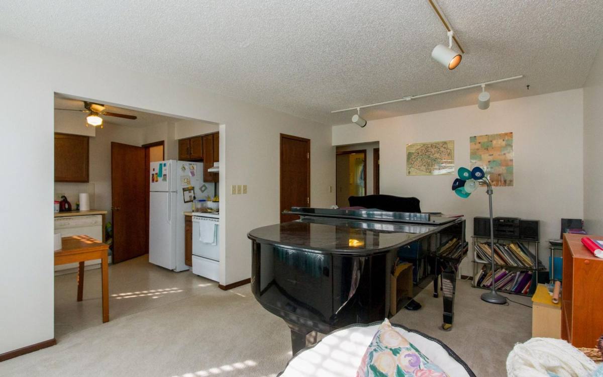 Townhouse for rent at 4306 50th St, Des Moines, IA 50310
