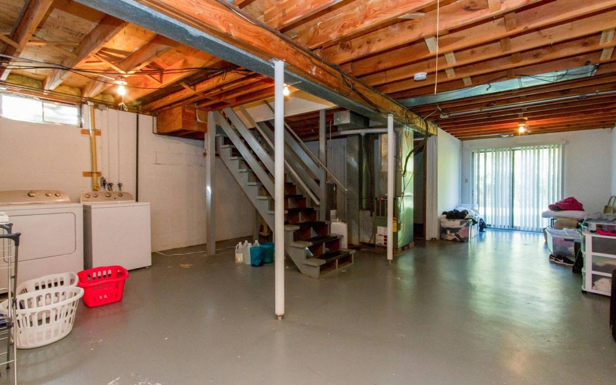 Townhouse for rent at 4306 50th St, Des Moines, IA 50310