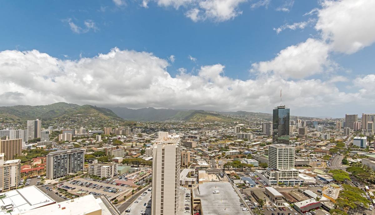 Apartment for rent at 1631 Kapiolani Blvd, Honolulu, HI 96814