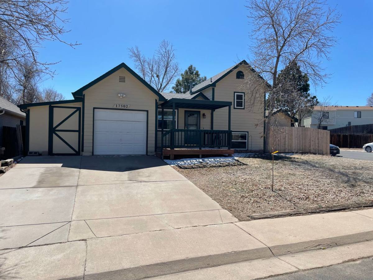 House for rent at 17502 E Whitaker Dr, Aurora, CO 80015