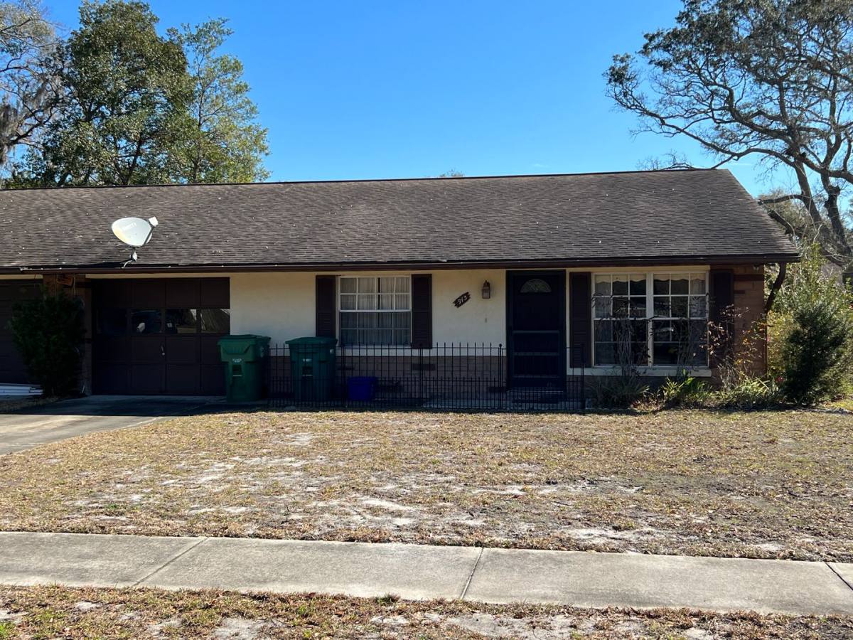 House for rent at 913 New Bedford Dr, Deland, FL 32724
