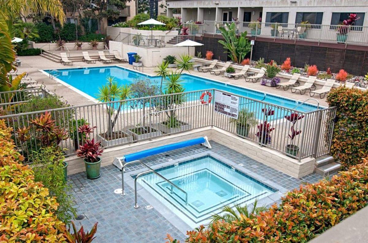 House for rent at 8503 Villa La Jolla Dr, La Jolla, CA 92038