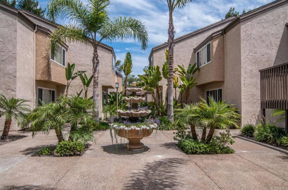 House for rent at 8503 Villa La Jolla Dr, La Jolla, CA 92038