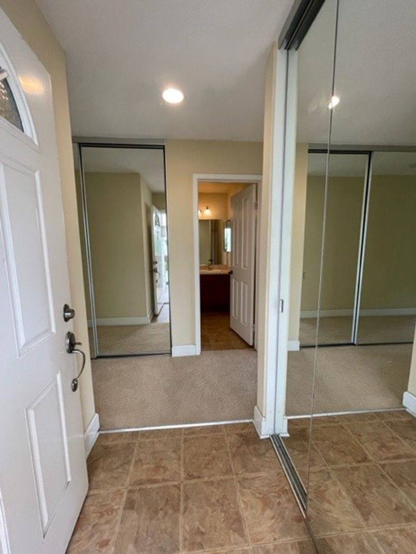 House for rent at 8503 Villa La Jolla Dr, La Jolla, CA 92038