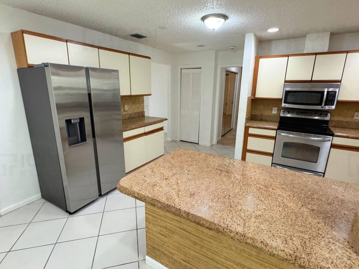 House for rent at 61 SW 34th Ave, Deerfield Beach, FL 33442