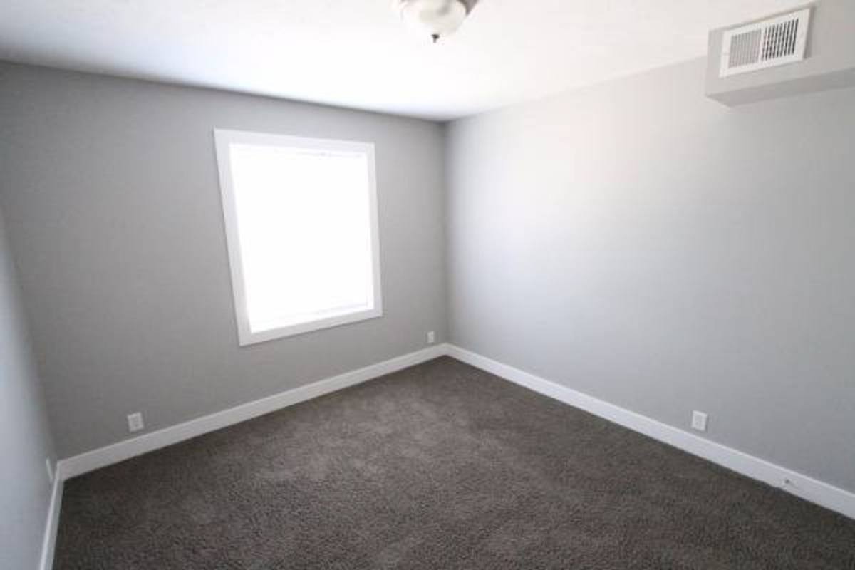 Apartment for rent at 428 N 40th St, Omaha, NE 68131