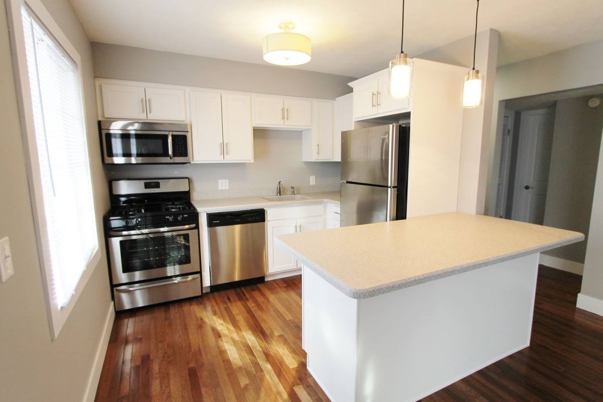 Apartment for rent at 428 N 40th St, Omaha, NE 68131