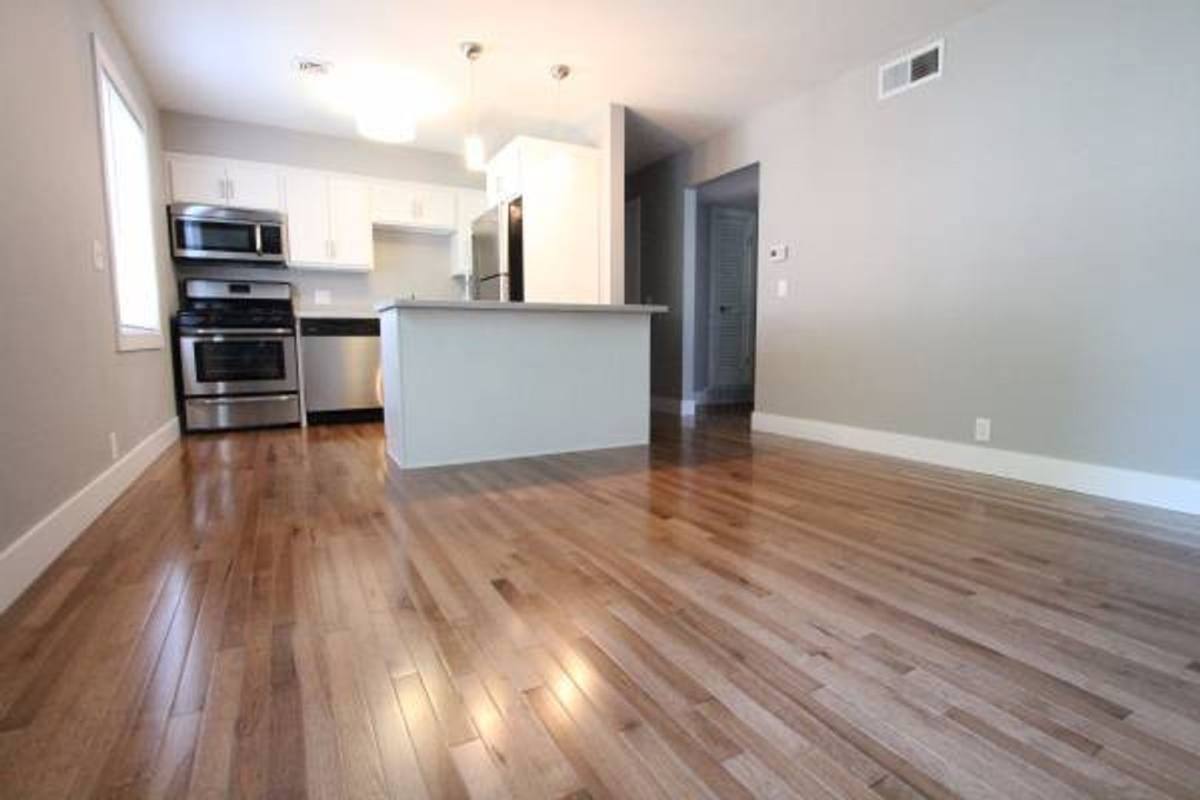 Apartment for rent at 428 N 40th St, Omaha, NE 68131