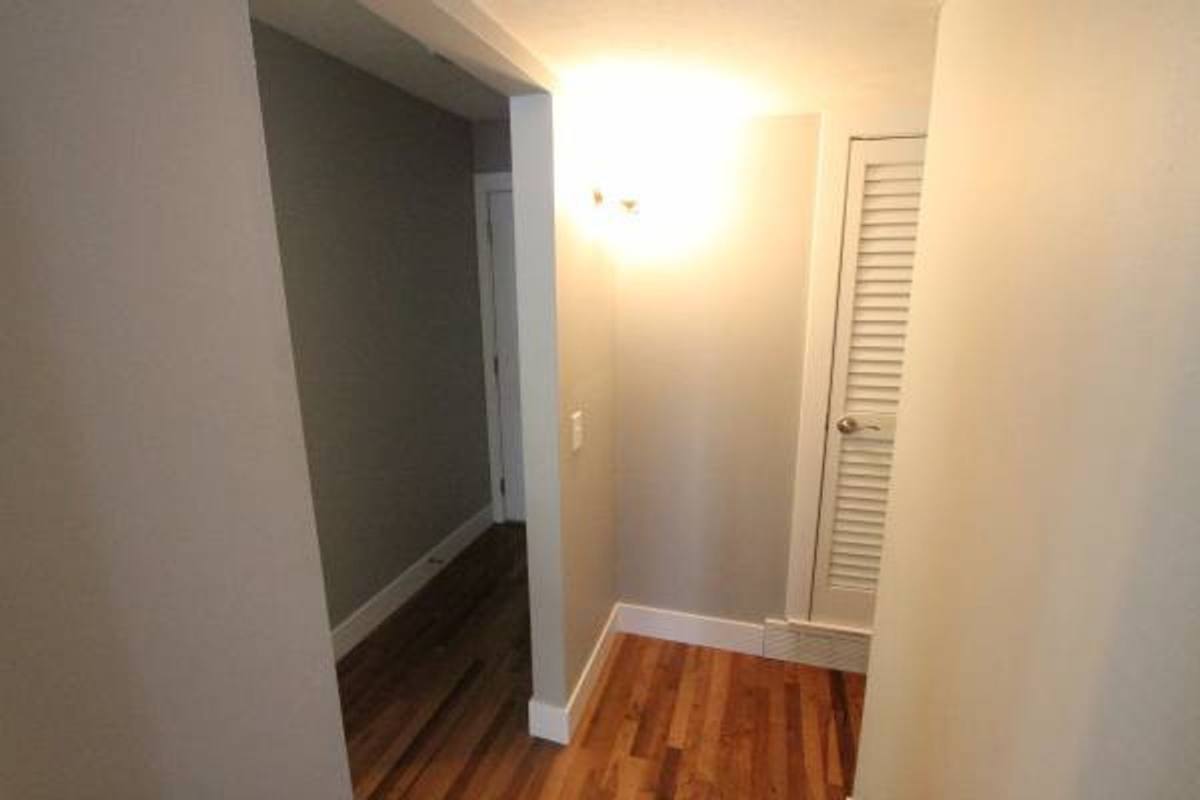 Apartment for rent at 428 N 40th St, Omaha, NE 68131