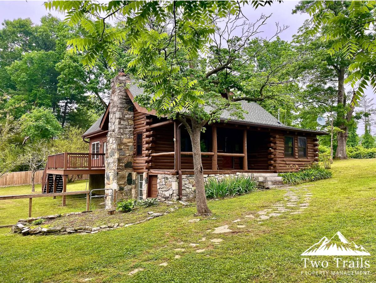 House for rent at 1608 Pennsylvania Ave, Hendersonville, NC 28739