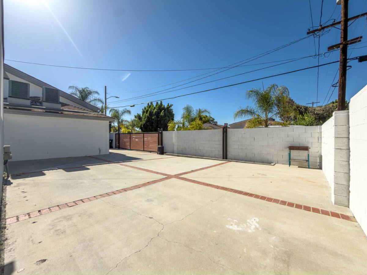 House for rent at 12406 Cantara St, North Hollywood, CA 91605