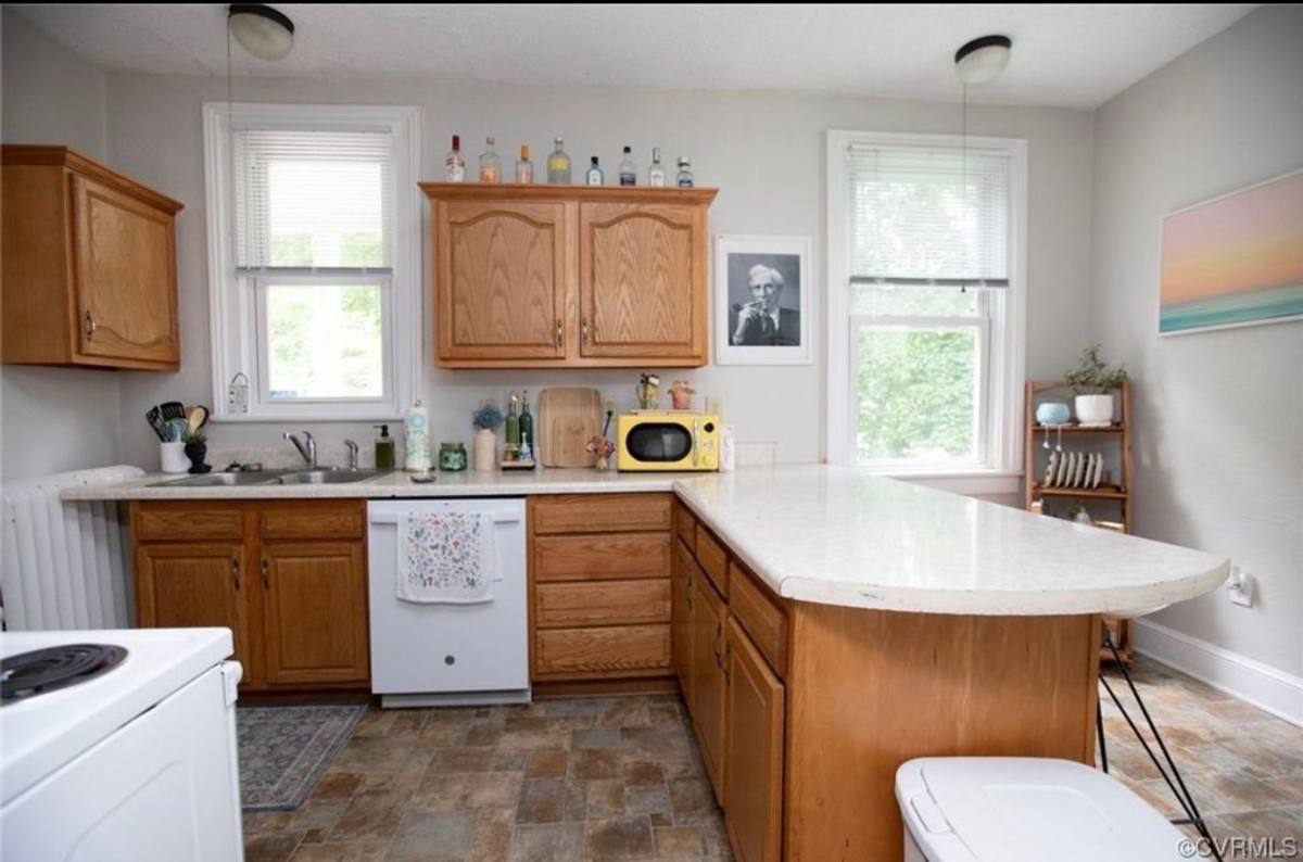 Apartment for rent at 405 E Second St, Farmville, VA 23901