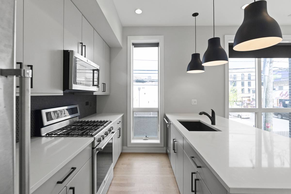 Apartment for rent at 1050 W Cornelia #203, Chicago, IL 60657