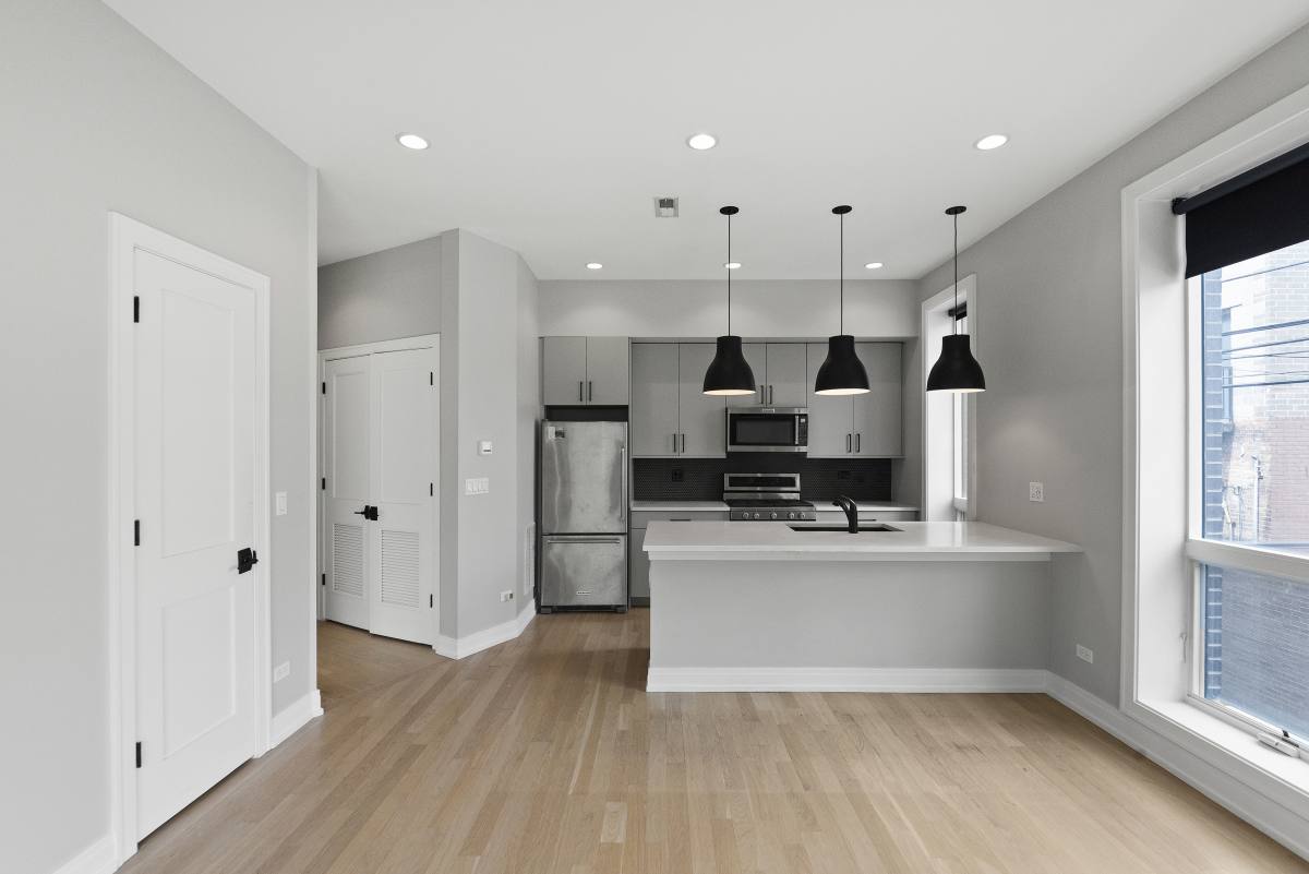 Apartment for rent at 1050 W Cornelia #203, Chicago, IL 60657