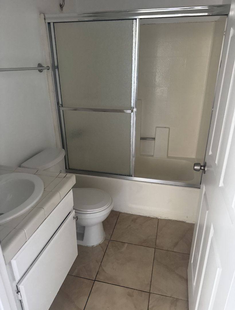 Apartment for rent at 18630 Burbank Blvd, Tarzana, CA 91356