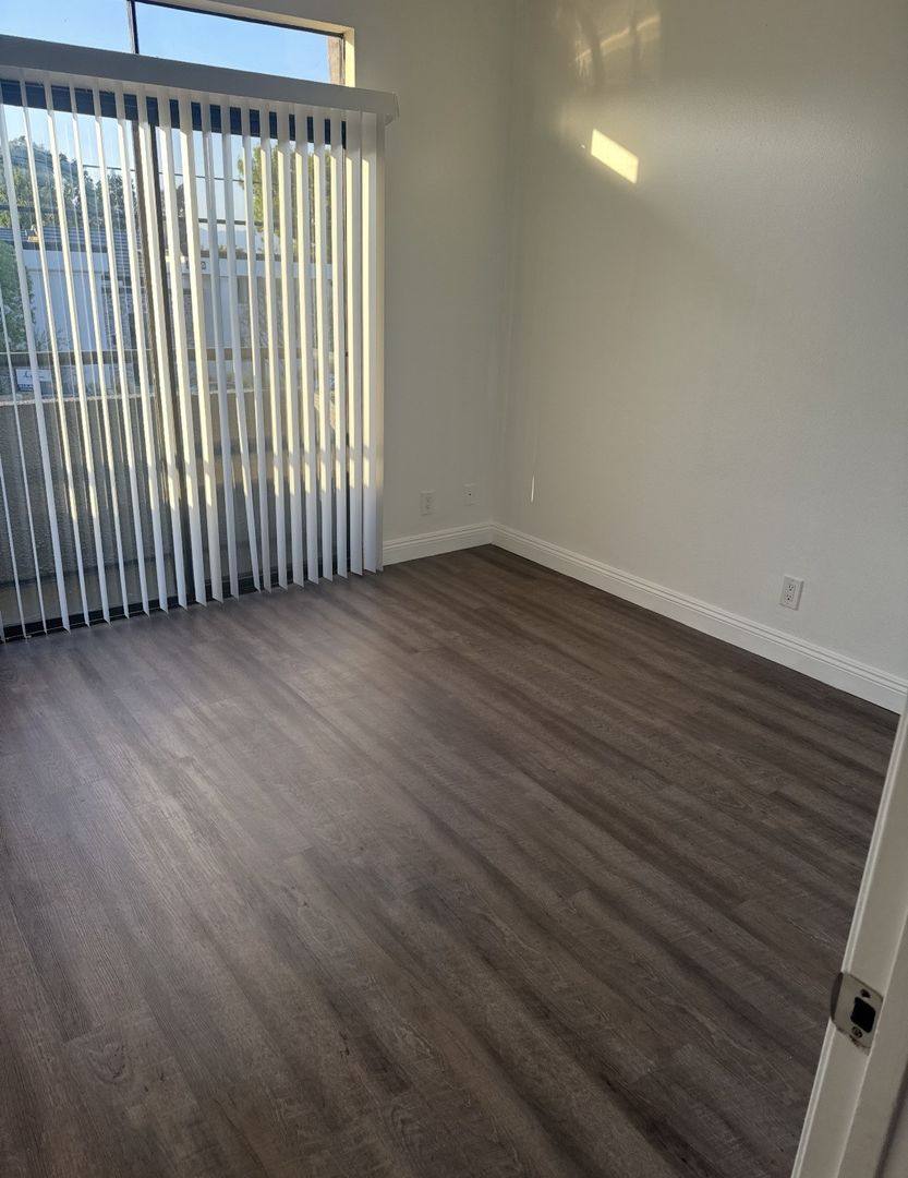 Apartment for rent at 18630 Burbank Blvd, Tarzana, CA 91356