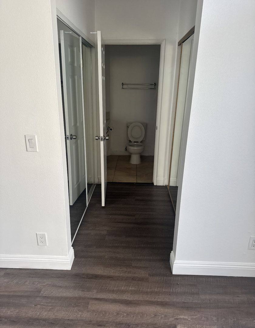 Apartment for rent at 18630 Burbank Blvd, Tarzana, CA 91356