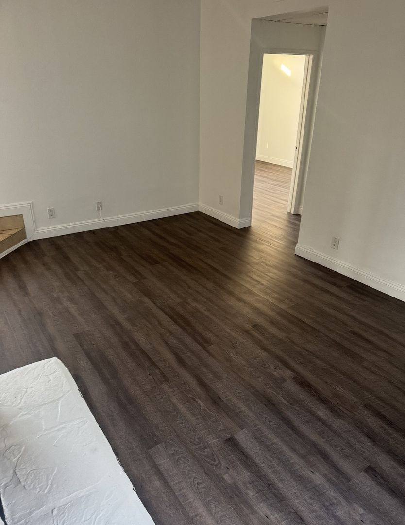 Apartment for rent at 18630 Burbank Blvd, Tarzana, CA 91356