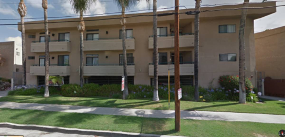 Apartment for rent at 18630 Burbank Blvd, Tarzana, CA 91356