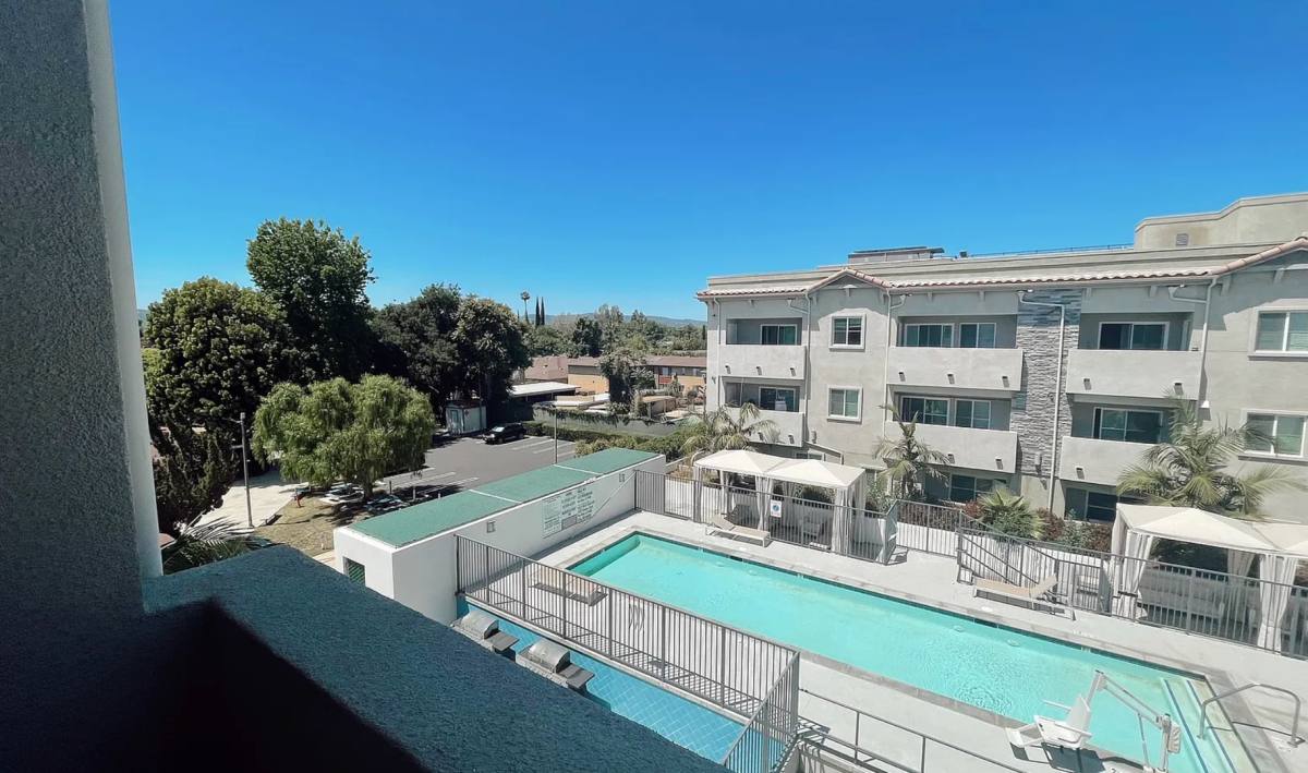 Apartment for rent at 6333 Woodman, Van Nuys, CA 91401