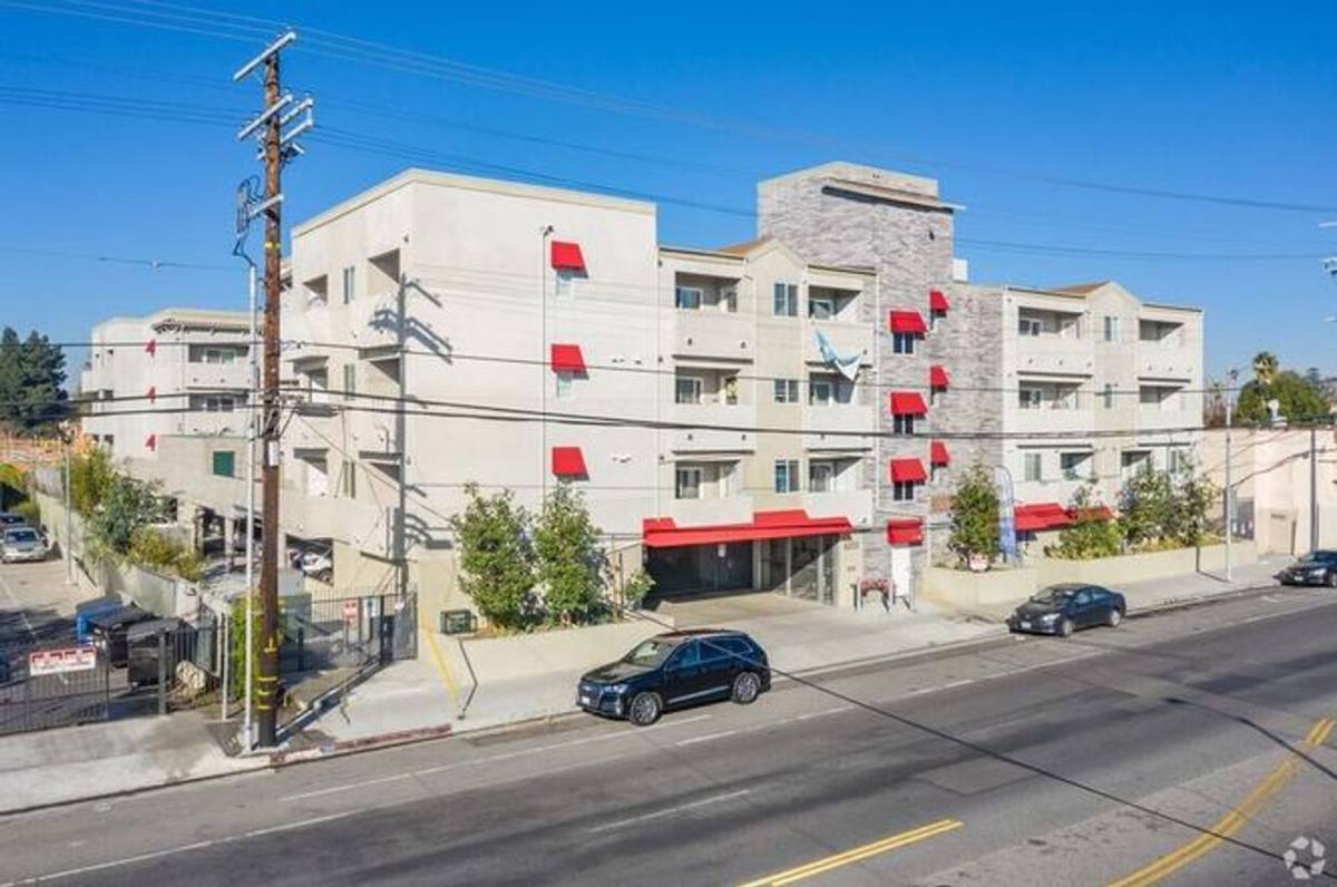 Apartment for rent at 6333 Woodman, Van Nuys, CA 91401