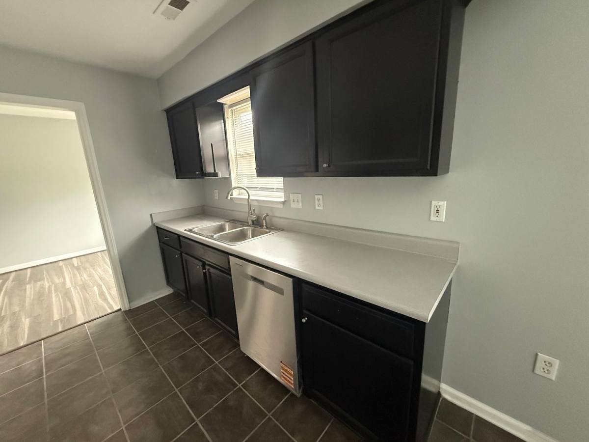House for rent at 4826 Golfview Dr NE, Roanoke, VA 24019