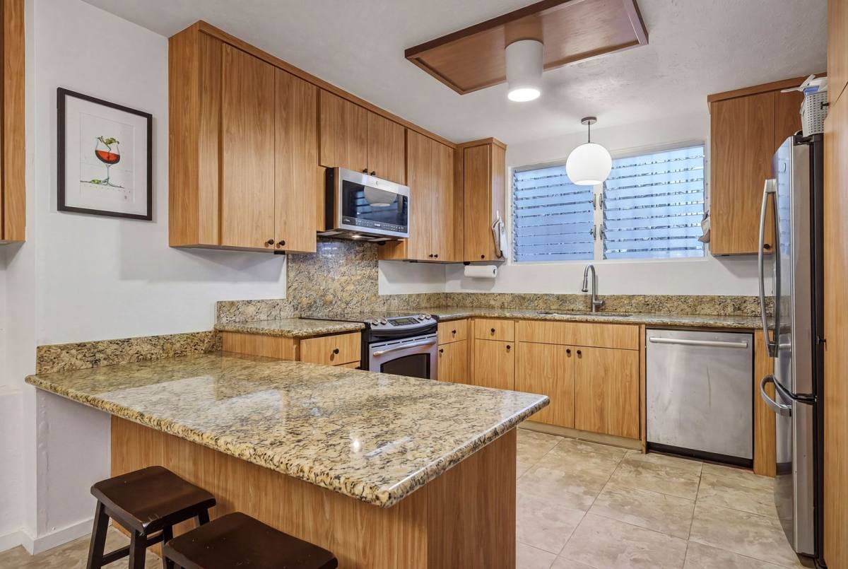 Apartment for rent at 3232 Paty Dr, Honolulu, HI 96822