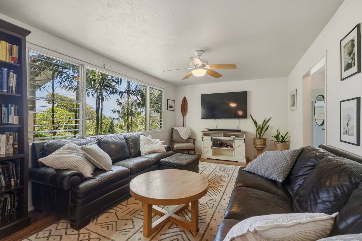 Apartment for rent at 3232 Paty Dr, Honolulu, HI 96822