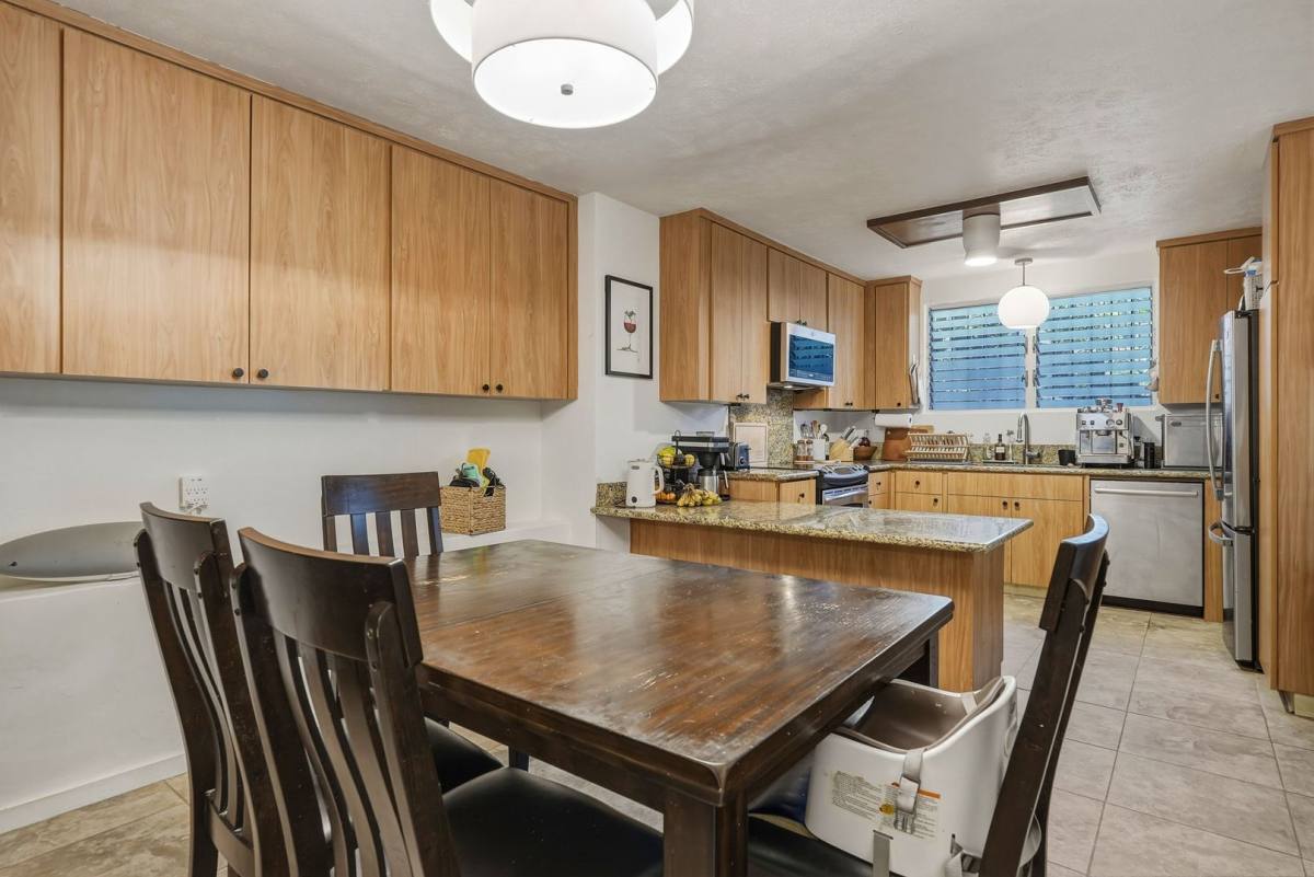 Apartment for rent at 3232 Paty Dr, Honolulu, HI 96822