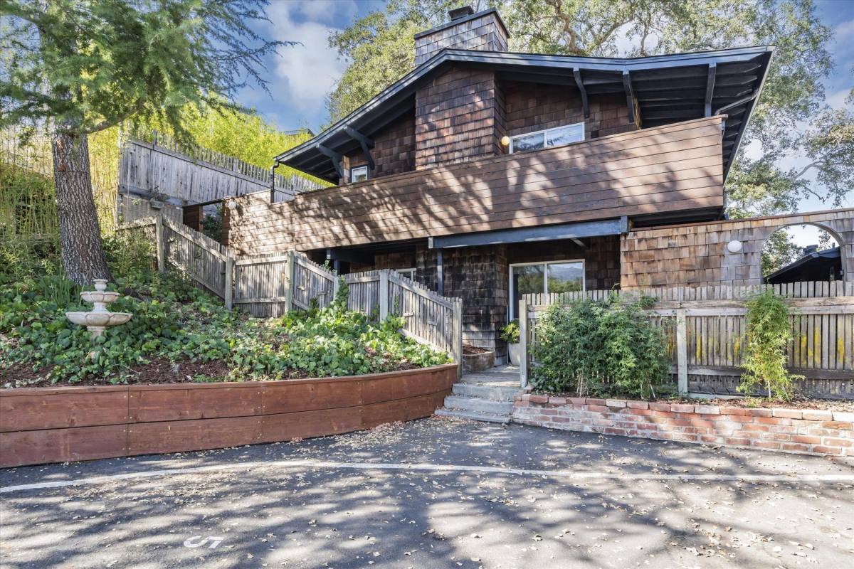 Apartment for rent at 109 Cleland Ave, Los Gatos, CA 95030