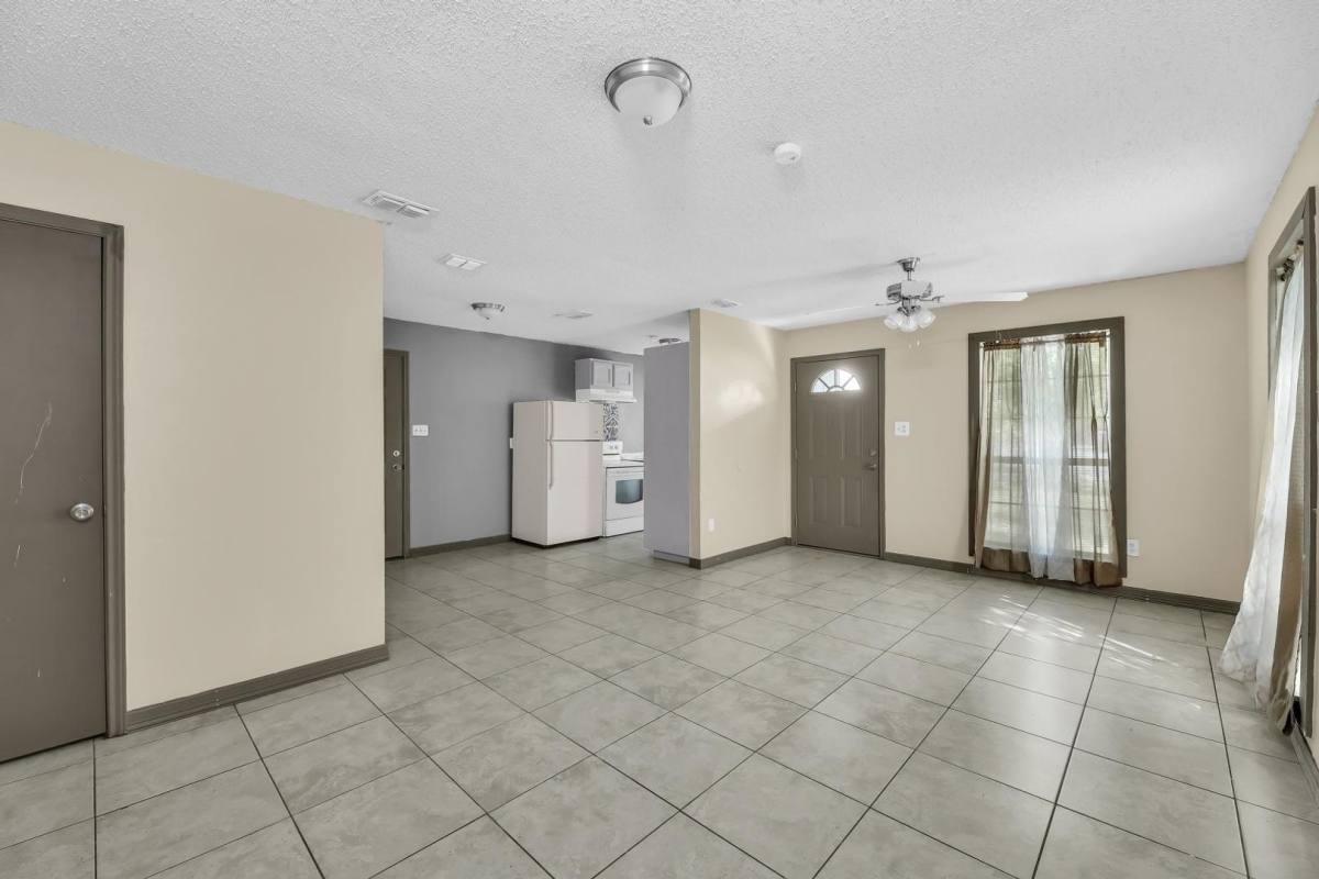 Apartment for rent at 440 W Siesta St, Pharr, TX 78577