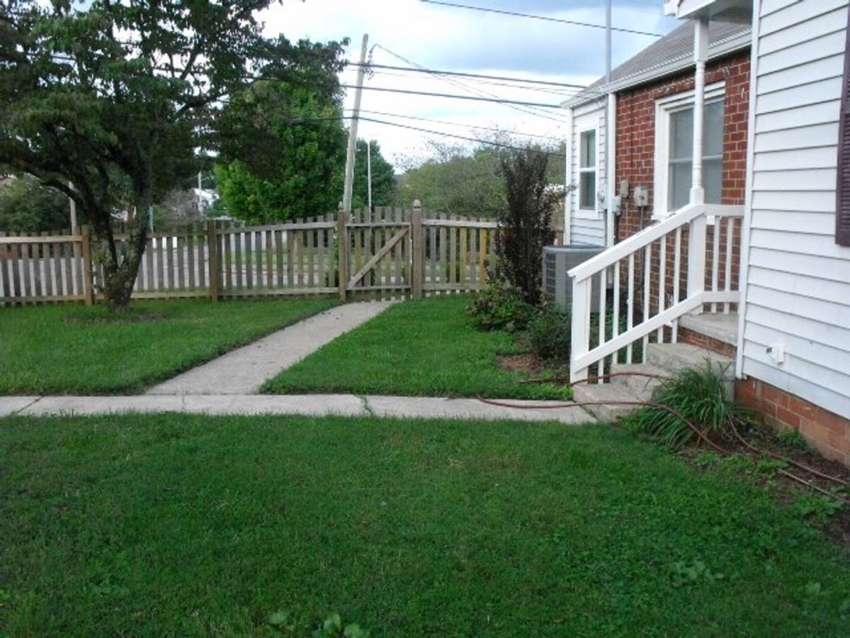 House for rent at 901 Johnson Ave, Johnson City, TN 37604