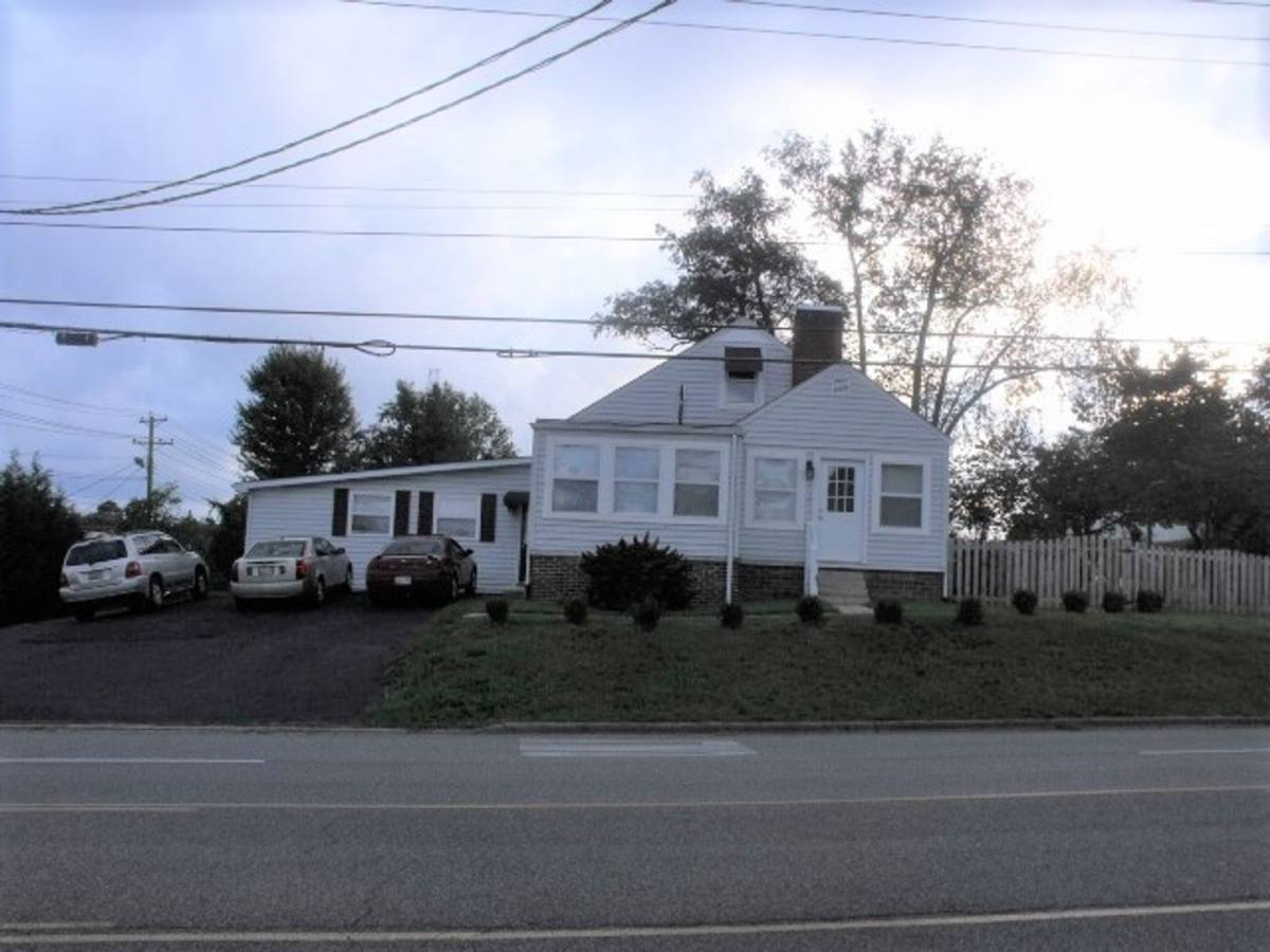 House for rent at 901 Johnson Ave, Johnson City, TN 37604