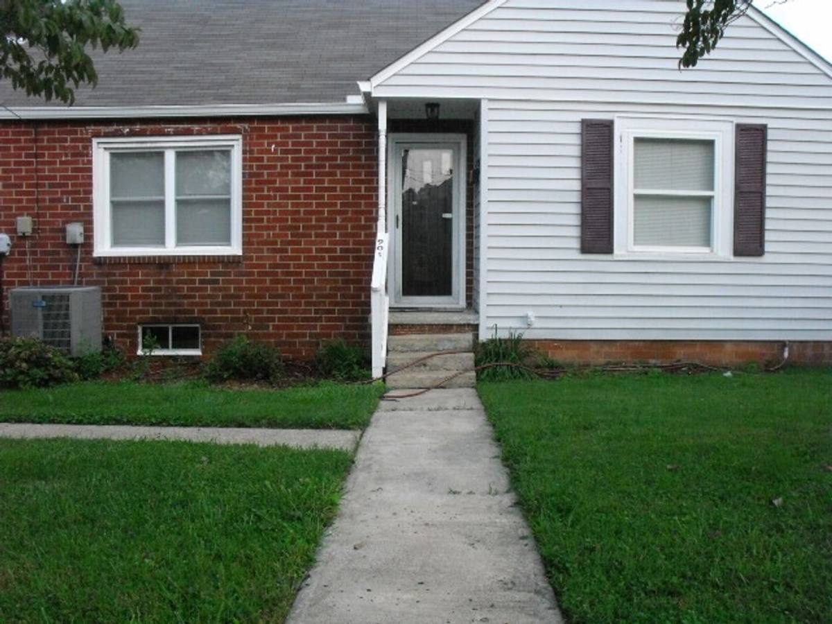House for rent at 901 Johnson Ave, Johnson City, TN 37604