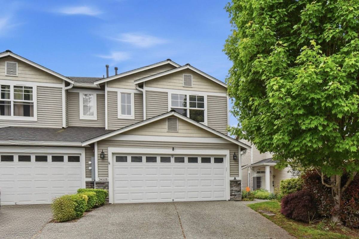 Townhouse for rent at 16529 48th Ave W, Edmonds, WA 98026