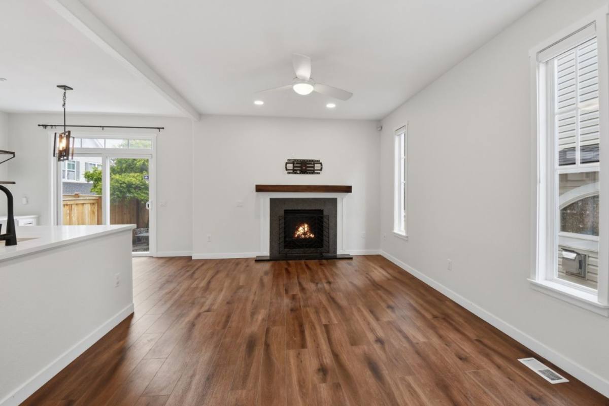 Townhouse for rent at 16529 48th Ave W, Edmonds, WA 98026