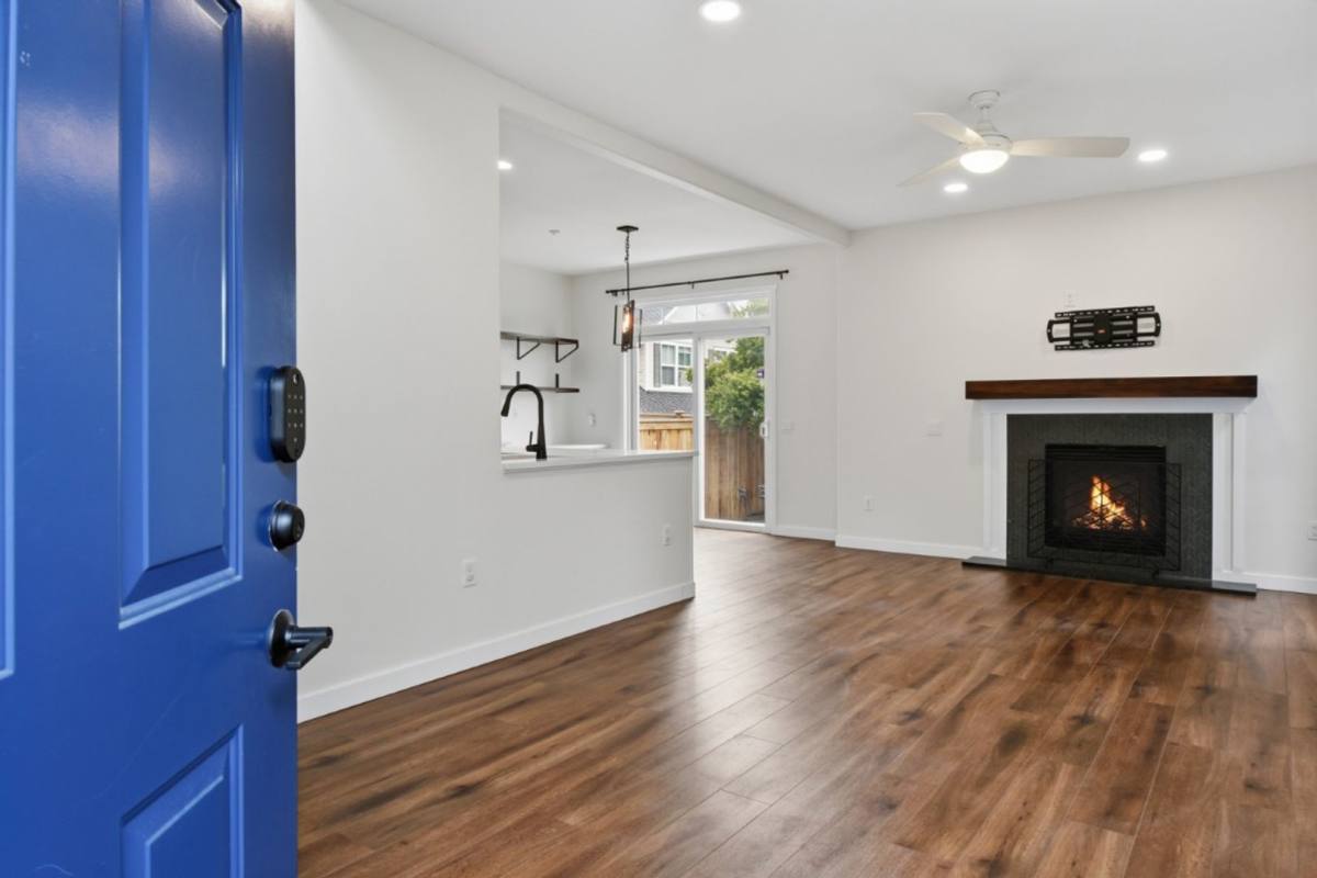 Townhouse for rent at 16529 48th Ave W, Edmonds, WA 98026