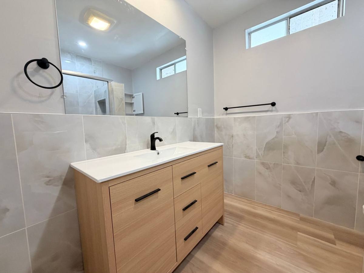 House for rent at 1080 Orange Ave, Long Beach, CA 90813