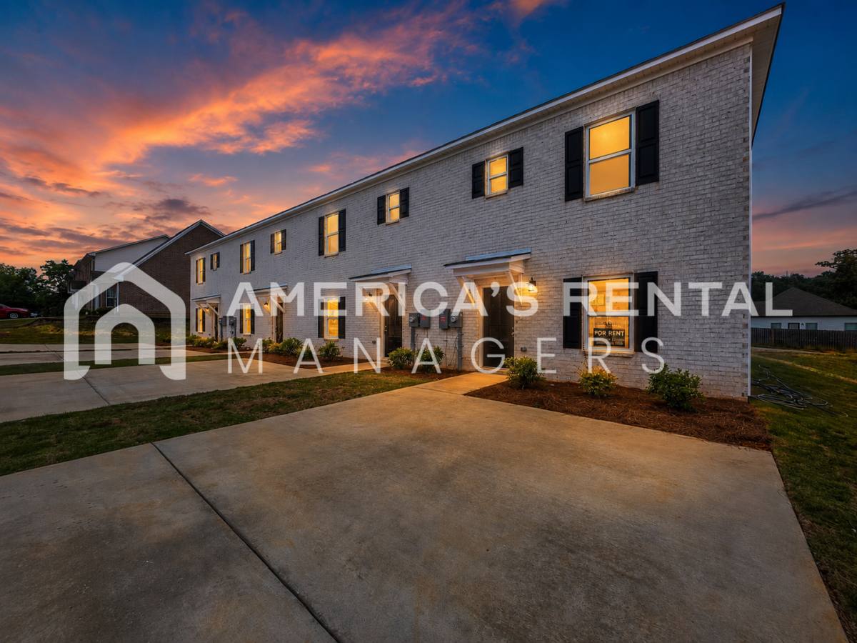 Townhouse for rent at 91 Park Dr S, Clanton, AL 35045