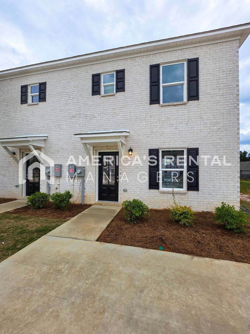 Townhouse for rent at 91 Park Dr S, Clanton, AL 35045