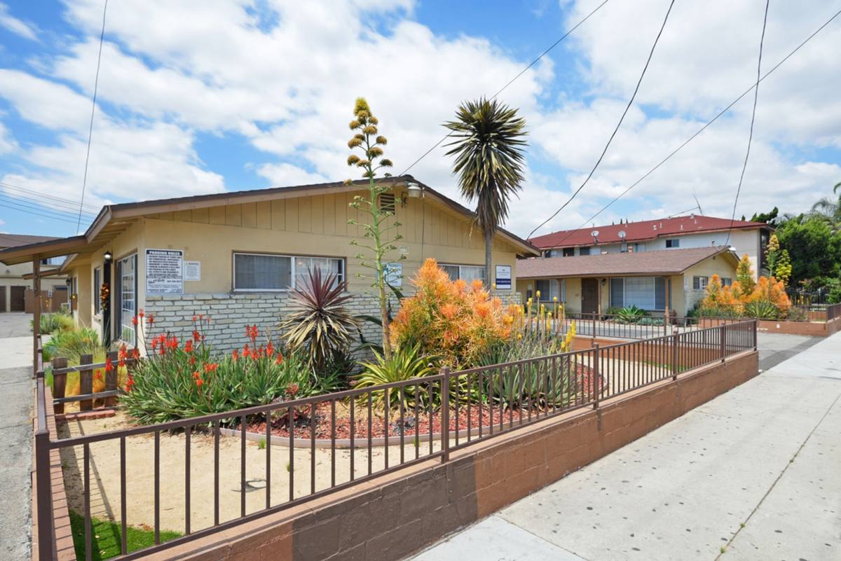 Townhouse for rent at 15735-15743 Eucalyptus Ave, Bellflower, CA 90706