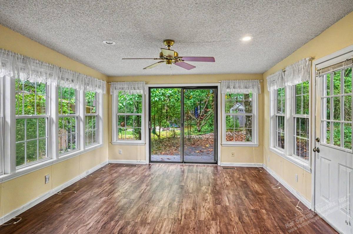 House for rent at 10 Frontera Circle, Hot Springs Village, AR 71909