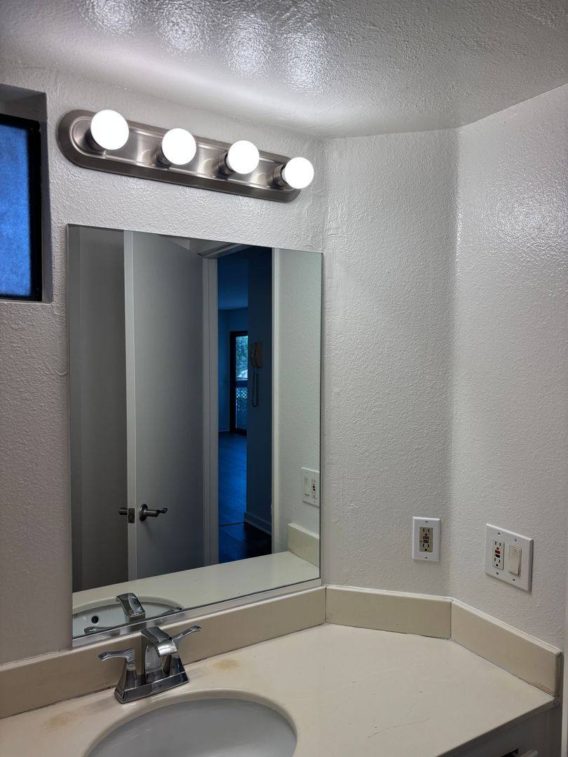 Apartment for rent at 627 Orange Grove Ave, Glendale, CA 91205