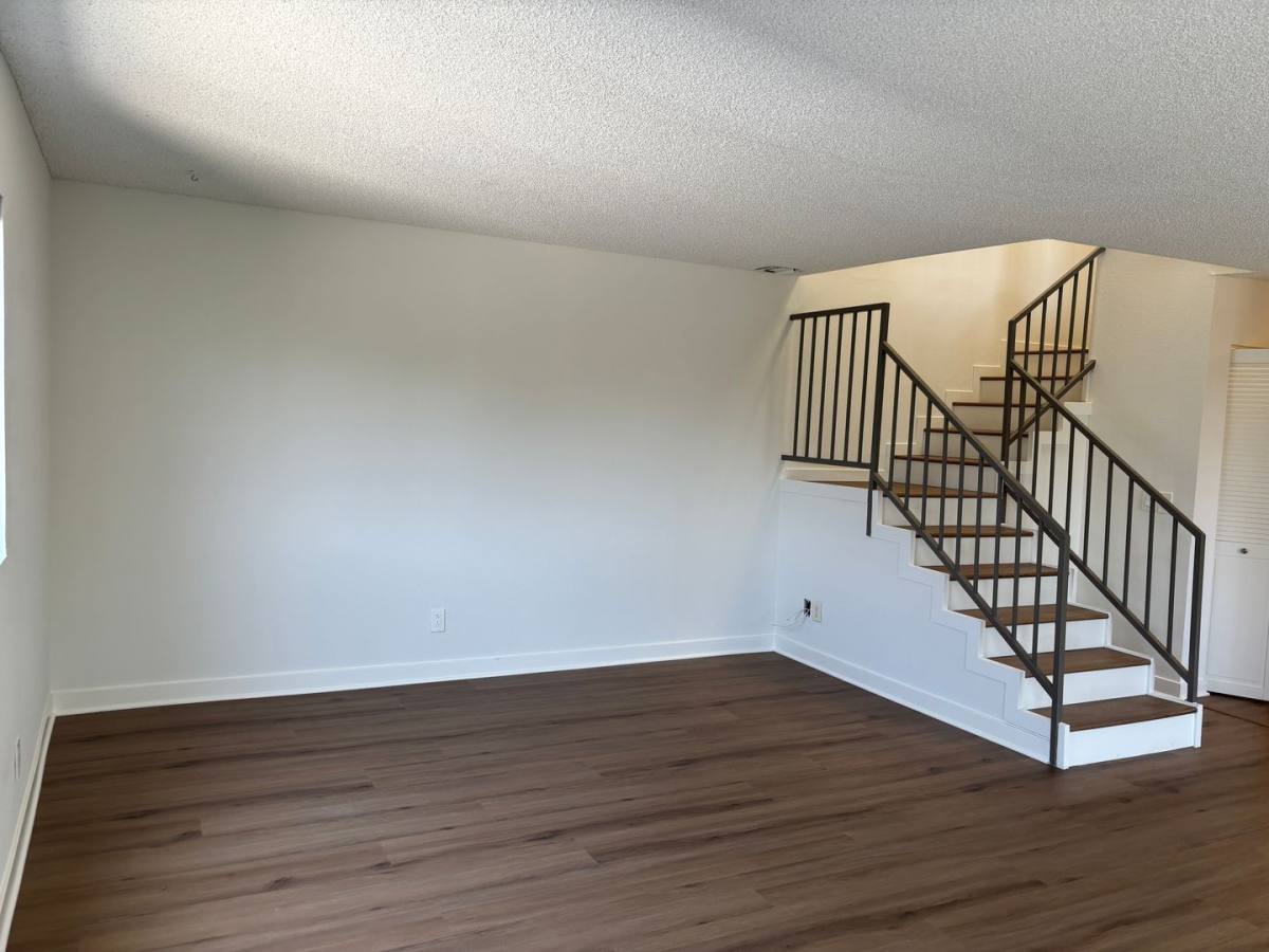 Apartment for rent at 627 Orange Grove Ave, Glendale, CA 91205