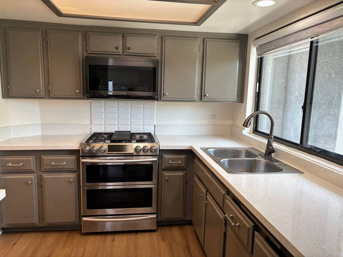Apartment for rent at 627 Orange Grove Ave, Glendale, CA 91205