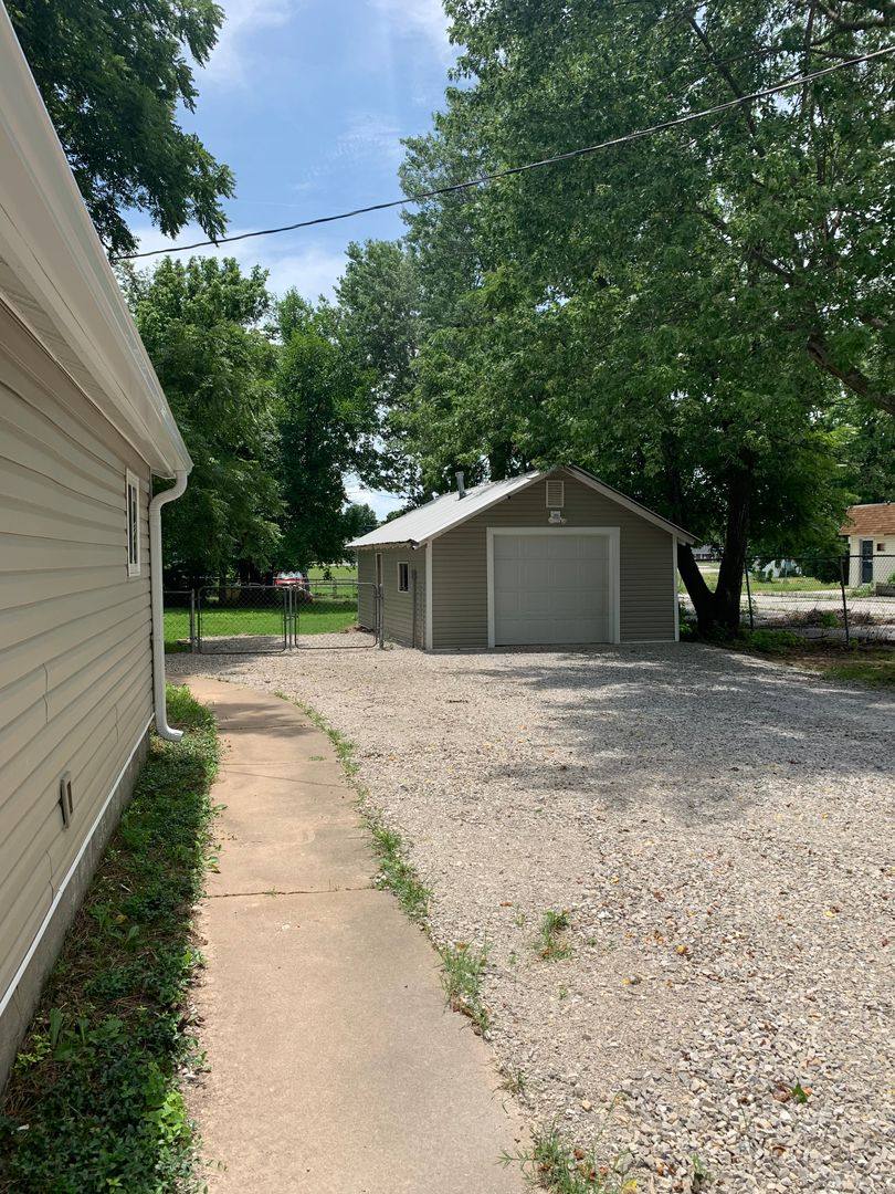 House for rent at 212 W Blaze Rd, Mount Vernon, MO 65712
