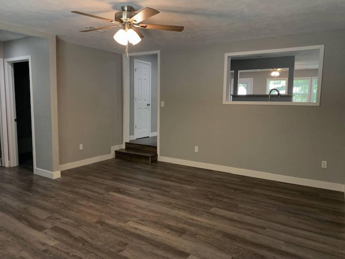 House for rent at 212 W Blaze Rd, Mount Vernon, MO 65712