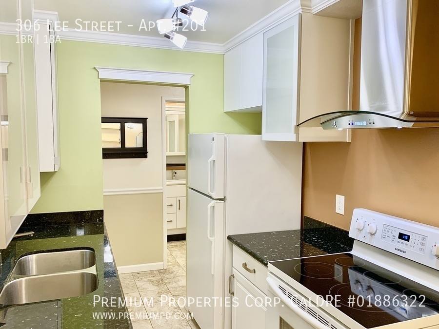 Apartment for rent at 306 Lee St, Oakland, CA 94610