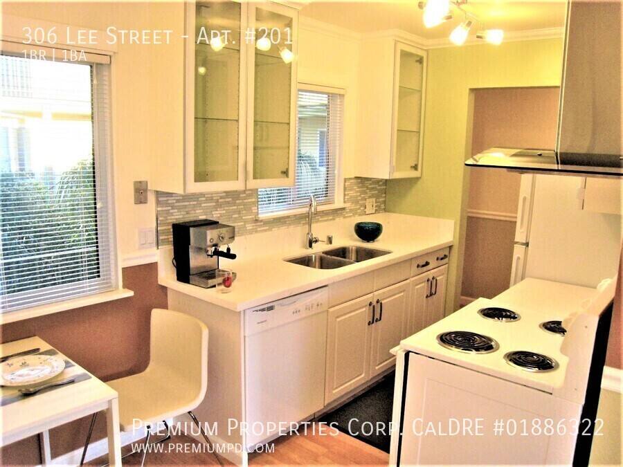 Apartment for rent at 306 Lee St, Oakland, CA 94610